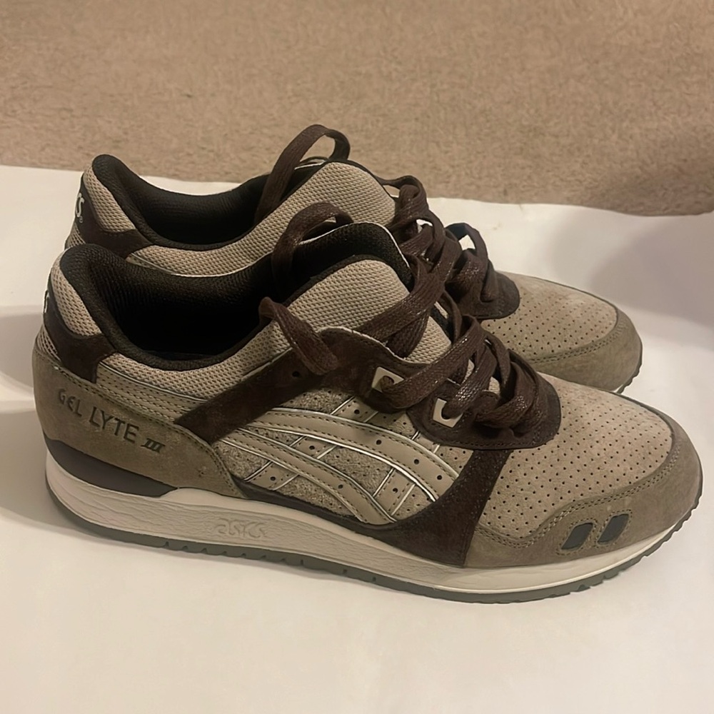 Men’s ASICS Gel Lyte III scratch & sniff coffee sneakers size 11